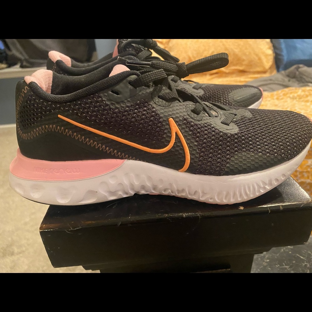 Women's Nike running shoes. GREAT condition.